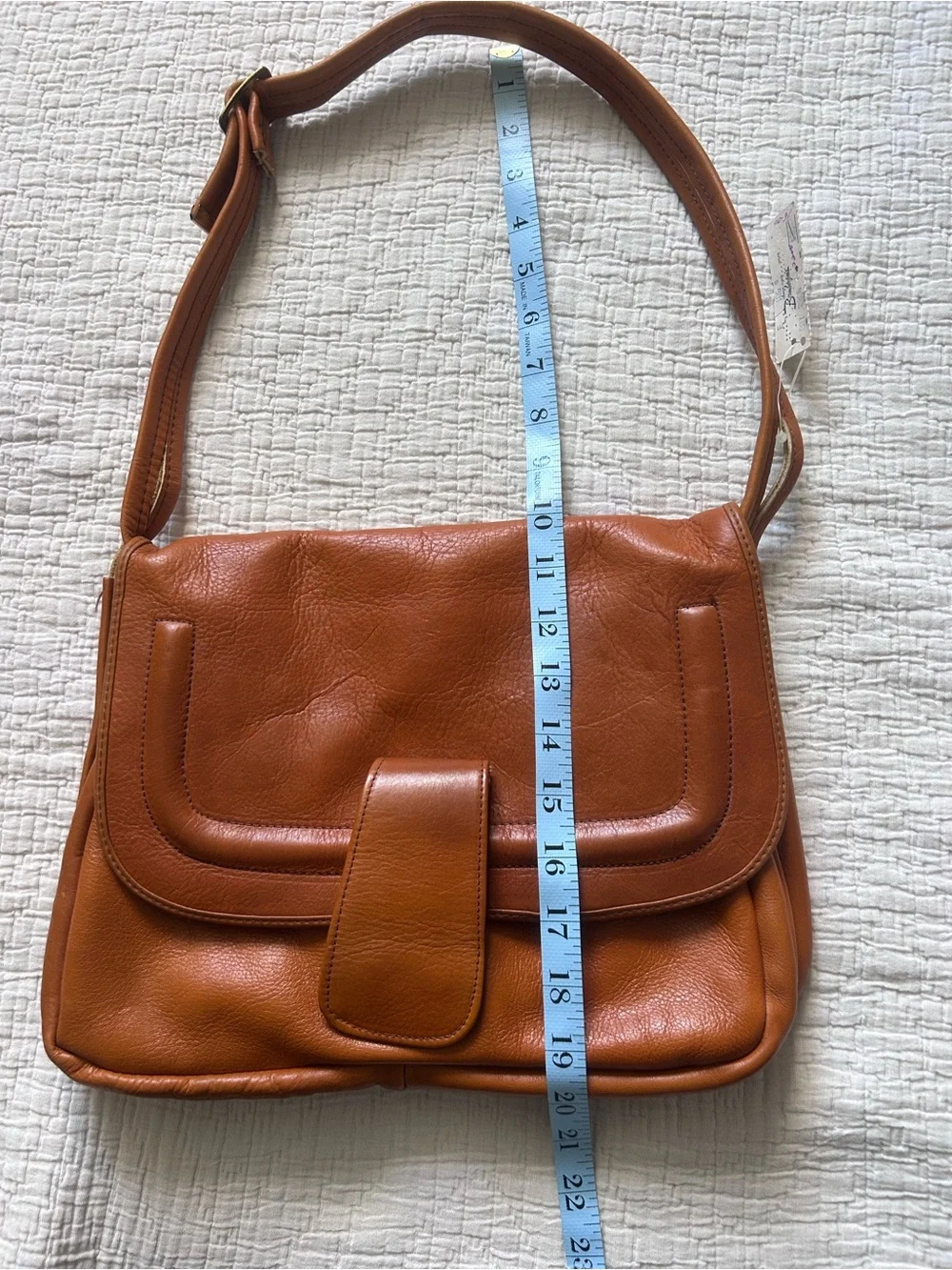 Vintage Cognac Leather Shoulder Bag with Front Tab Bamberger’s Retro
